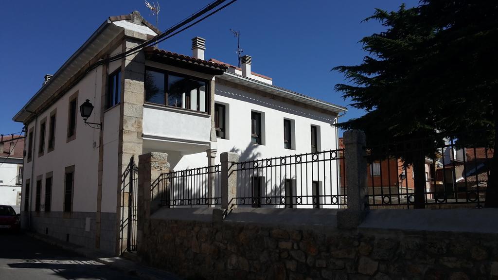 Casa Del Cura Hotel Las Navas Del Marques Exterior photo